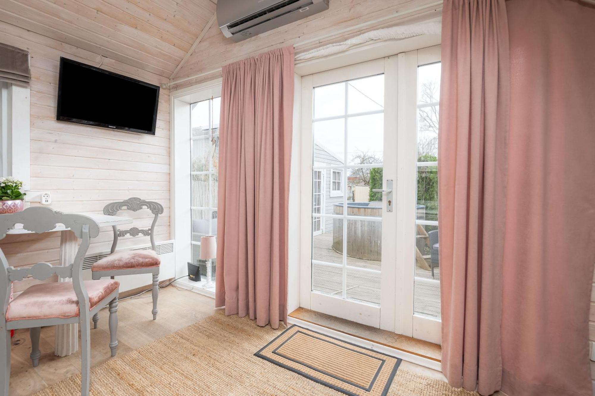 Guesthouse Delisa Pärnu Extérieur photo